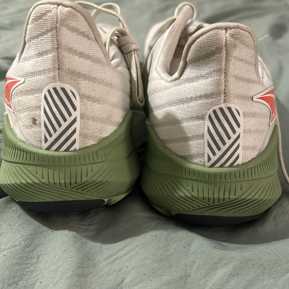 Men’s Altra FWD Experience size 13 in white/green minimally used - Picture 3 of 5